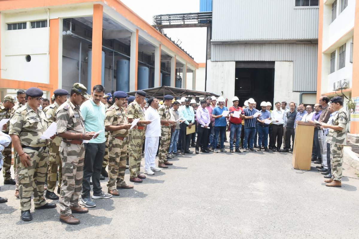 डीवीसी प्रबंधन ने कर्मियों को दिलाई स्वच्छता की शपथ