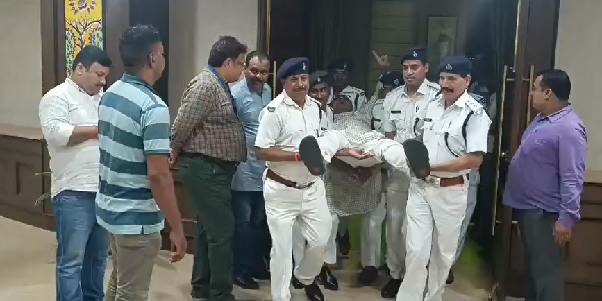 भाजपा विधायकों का विधानसभा परिसर में धरना, सभी विधायक रात भर परिसर में ही जमीन पर सोए