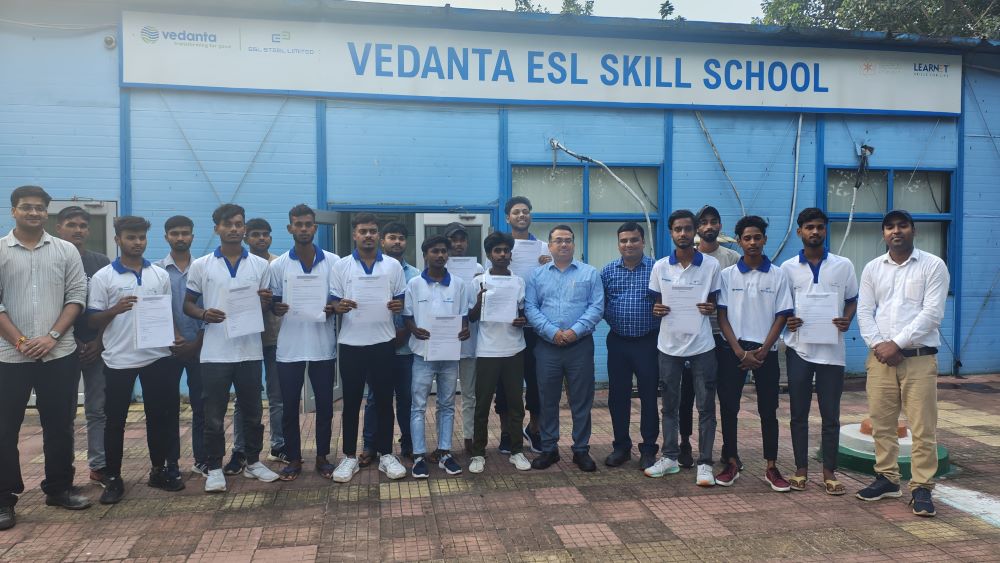 वे़दांता ईएसएल स्किल स्कूल के छात्रों को मिली नौकरी, ऑफर लेटर समारोह आयोजित